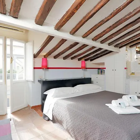 Daire Trevi Fountain Apartments *