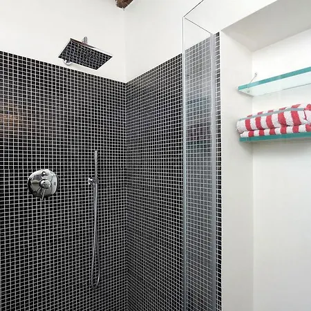 Daire Trevi Fountain Apartments *