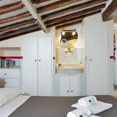 Trevi Fountain Apartments * Trevi
