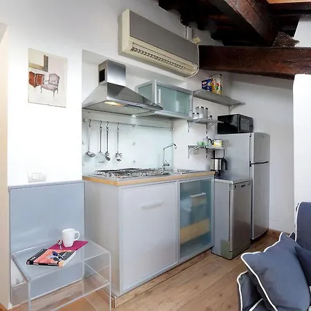 Trevi Fountain Apartments Daire