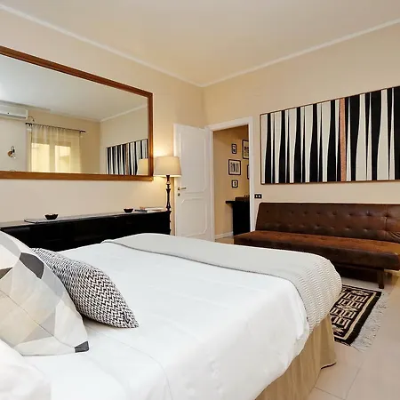 Daire Trevi Fountain Apartments *