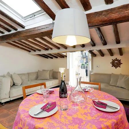 Daire Trevi Fountain Apartments *