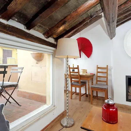 Trevi Fountain Apartments Daire