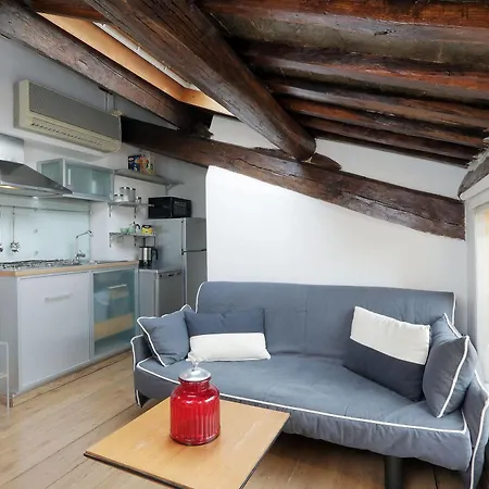 Trevi Fountain Apartments Daire Trevi