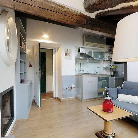 Trevi Fountain Apartments * Trevi