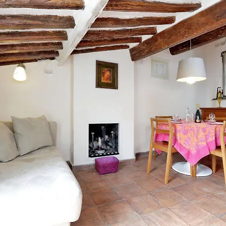 Trevi Fountain Apartments Daire